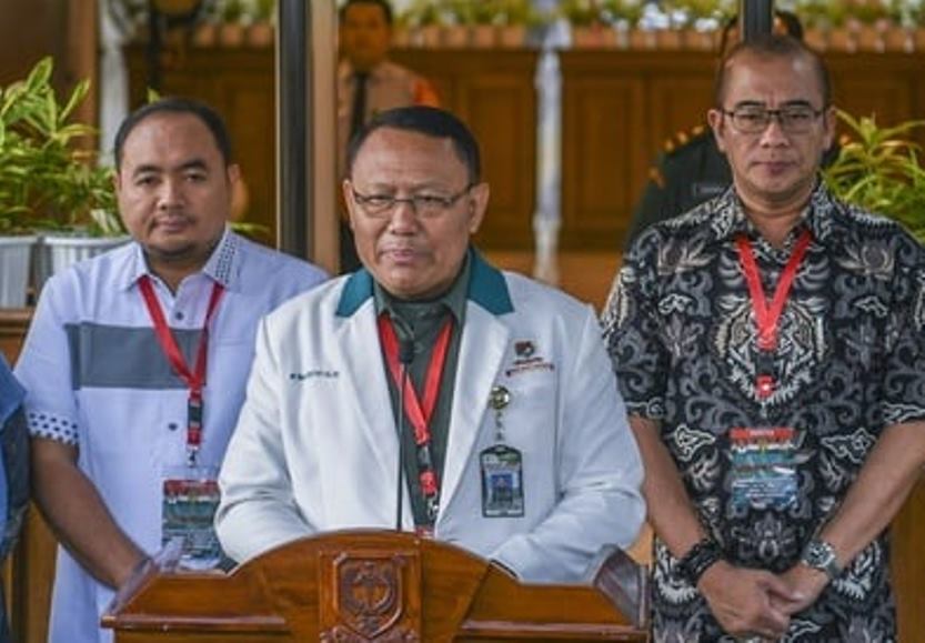 Kepala RSPAD Gatot Soebroto Letjen TNI dr. Albertus Budi Sulistya, Sp.THT-KL., M.A.R.S menyampaikan hasil pemeriksaan tim dokter untuk tiga pasangan capres cawapres.