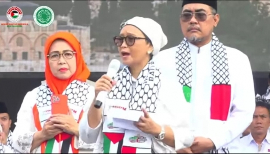 Menteri Luar Negeri RI Retno Marsudi membacakan puisi dalam aksi Indonesia Bela Palestina, Minggu, 5 November 2023