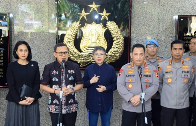 Kapolri bersama Menteri P2MI konferensi pers di Mabes Polri