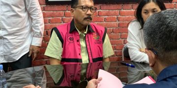 JAM Pidsus serahkan Tersangka dan Barang Bukti Tahap II dalam Perkara Permufakatan Jahat Penanganan Perkara Tersangka ZR ke PN Jakarta Pusat