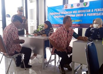 Tes Urine untuk Pengemudi Angkutan Umum di Terminal Guntur Garut