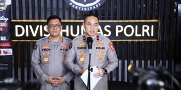 Karo Penmas Divisi Humas Polri, Brigjen Pol. Trunoyudo Wisnu Andiko bersama Kombes Pol. Erdi Adrimulan Chaniago