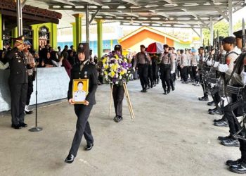 Upacara penghormatan dan pemakaman Anumerta Bripka Andithya dipimpin langsung Kapolres Tasikmalaya