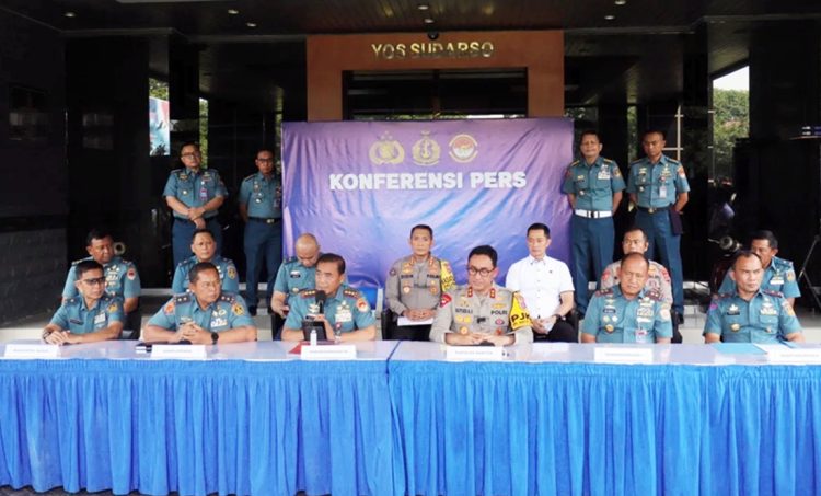 konferensi pers, di Markas Koarmada, Jalan Gunung Sahari, Jakarta Pusat