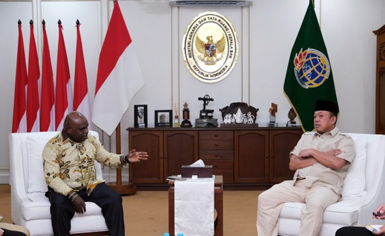 Pertemuan Menteri HAM, Natalius Pigai dengan Menteri ATR, Nusron Wahid di Ruang Kerja Menteri ATR/BPN
