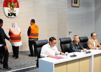 Konpers penahanan Wali Kota Semarang mbak Ita dan suaminya eks Ketua Komisi D DPRD Provinsi Jawa Tengah di Gedung Merah Putih