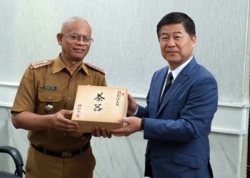 Sekda Garut Terima Kunjungan Kerja Walikota Sue Machi di Ruang Pamengkang, Kecamatan Garut Kota, Kabupaten Garut, Senin (24/02/2025).
