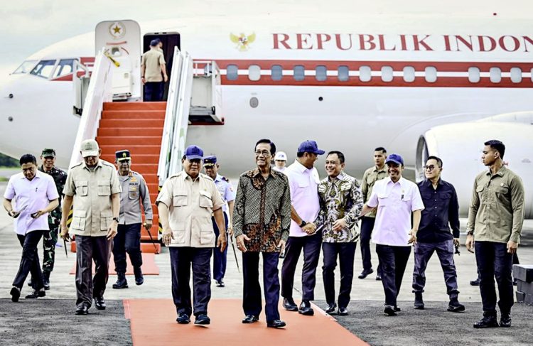 Presiden Prabowo Subianto tiba di Pangkalan TNI AU Adisutjipto, Daerah Istimewa Yogyakarta, pada Kamis, 27 Februari 2025.