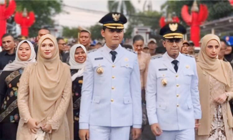 Warga Cianjur Sambut Wahyu-Ramzi di Pendopo