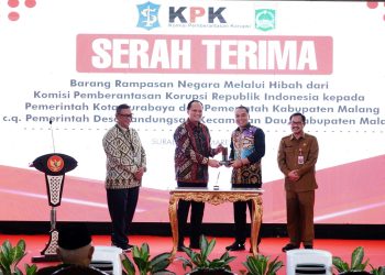 Direktur Pelacakan Aset, Pengelolaan Barang Bukti, dan Eksekusi (Labuksi) KPK, Mungki Hadipratikto dalam acara Serah Terima Hibahkan Pemanfaatan Aset Rampasan kepada Pemkot Surabaya dan Pemkab Malang