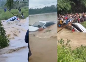 Mobil terseret banjir Bekasi