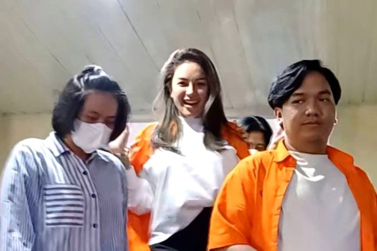 Nikita Mirzani Ditahan Polisi bersama Asistennya