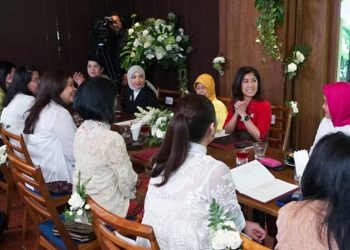 Menteri Komunikasi dan Informatika Meutya Hafid saat bertemu komunitas Women in Tech di Jakarta (21/04/2025)