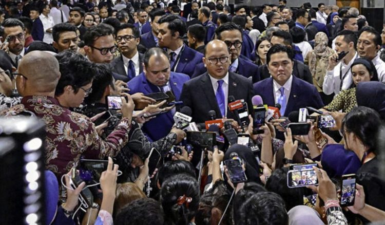 Kepala BPI Danantara sekaligus Menteri Investasi dan Hilirisasi/Kepala BKPM, Rosan Roeslani, menyampaikan keterangan persnya usai acara Town Hall Danantara Indonesia 2025 di Jakarta Convention Center, Jakarta, pada Senin, 28 April 2025. (dok: BPMI Setpres)