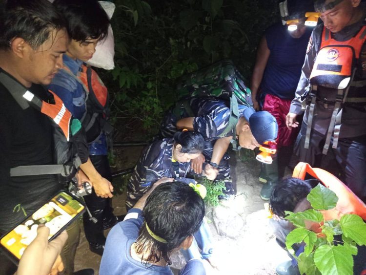 TNI bersama Tim SAR gerak cepat evakuasi mahasiswa UNG terseret arus sungai