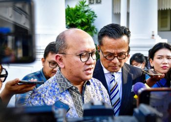 Konpers Menteri Investasi dan Hilirisasi/Kepala BKPM sekaligus Kepala BPI Danantara Indonesia, Rosan Roeslani usai pertenuan dengan Presiden Prabowo di Istana Merdeka, Jakarta, pada Selasa, 20 Mei 2025.