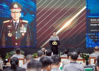 Wakapolri Komjen Pol Ahmad Dofiri memberikan arahan di acara Forum Satu Data Polri Tahun 2025 di Auditorium STIK PTIK Jakarta, Kamis (22/5/2025)