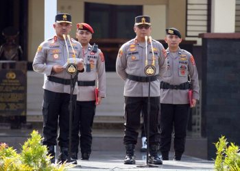Irjen Pol Didik Agung Widjanarko, S.IK., M.H., memberikan sambutan dalam acara serah terima jabatan Kapolda Sulawesi Tenggara