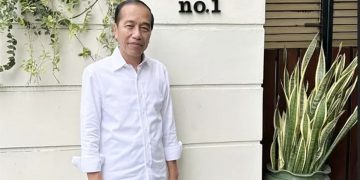 Jokowi di kediamannya, Jalan Kutai Utara no 1, Kelurahan Sumber, Kecamatan Banjarsari, Solo, Senin (05/05/2025)