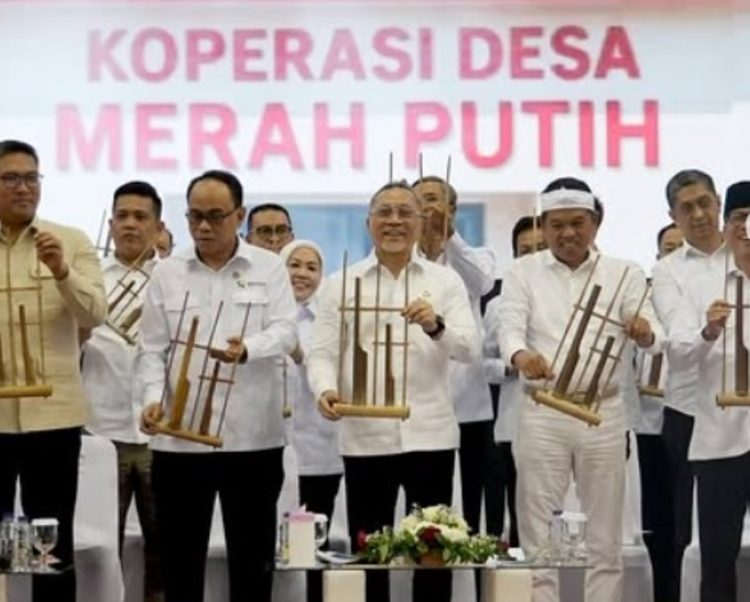 Deklarasi Percepatan Pembentukan Koperasi Desa/Kelurahan Merah Putih (KDMP) Provinsi Jawa Barat, di Hall Indoor, Stadion Si Jalak Harupat, Soreang Kabupaten Bandung