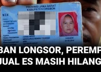 Dulsija menunjukkan KTP Muniah, adiknya yang hilang dalam peristiwa longsor galian C Gunung Kuda, Cirebon/Tangkap layar YouTube Liputan6