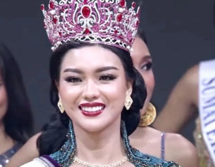 Firsta Yufi Amarta Putri dinobatkan sebagai juara kontes kecantikan Puteri Indonesia 2025