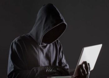 Ilustrasi hacker yang meretas PeduliLindungi