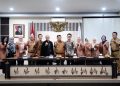 Bupati Garut, Abdusy Syakur Amin, menerima audiensi dari Universitas Pasundan (Unpas) Bandung di Ruang Rapat Setda, Jalan Pembangunan, Kecamatan Tarogong Kidul, Selasa (3/6/2025)