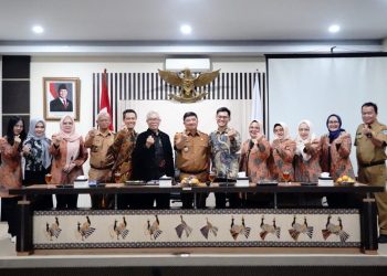 Bupati Garut, Abdusy Syakur Amin, menerima audiensi dari Universitas Pasundan (Unpas) Bandung di Ruang Rapat Setda, Jalan Pembangunan, Kecamatan Tarogong Kidul, Selasa (3/6/2025)