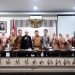 Bupati Garut, Abdusy Syakur Amin, menerima audiensi dari Universitas Pasundan (Unpas) Bandung di Ruang Rapat Setda, Jalan Pembangunan, Kecamatan Tarogong Kidul, Selasa (3/6/2025)