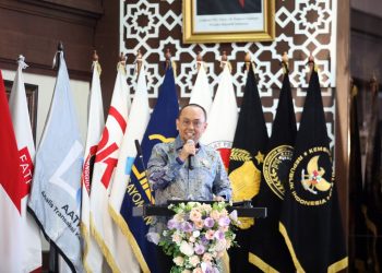 Kepala PPATK Ivan Yustiavandana memberikan sambutan dalam acara Seminar dan Penganugerahan Best Report Award (BREW) Tahun 2025