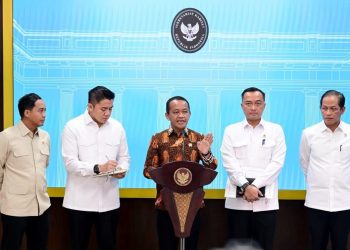 Menteri Energi dan Sumber Daya Mineral, Bahlil Lahadalia, menyampaikan keterangannya di Istana Kepresidenan Jakarta, pada Selasa, 10 Juni 2025