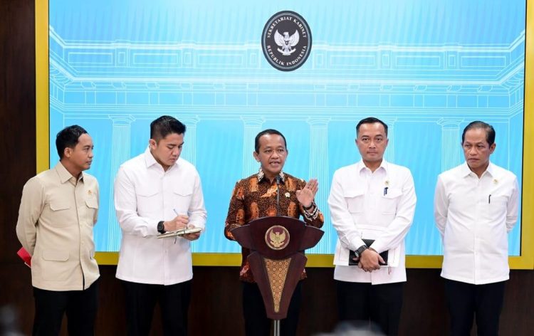 Menteri Energi dan Sumber Daya Mineral, Bahlil Lahadalia, menyampaikan keterangannya di Istana Kepresidenan Jakarta, pada Selasa, 10 Juni 2025