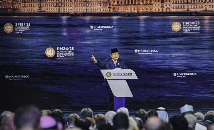 Presiden Prabowo Subianto menyampaikan pidato pada sesi pleno Saint Petersburg International Economic Forum (SPIEF) 2025 di ExpoForum Convention and Exhibition Centre, St. Petersburg, Rusia, pada Jumat, 20 Juni 2025