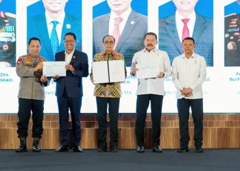 Kesepakatan dan Pembubuhan paraf DIM RUU KUHAP oleh Menteri Hukum (Menkum), Supratman Andi Agtas; Ketua Mahkamah Agung, Sunarto; Jaksa Agung, ST Burhanuddin; Kapolri Listyo Sigit Prabowo; dan Wakil Menteri Sekretariat Negara, Bambang Eko Suhariyanto, Senin (23/6/2025) di gedung Kementerian Hukum Kemenkum.