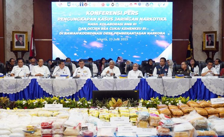 Konferensi Pers Pengungkapan Kasus Jaringan Narkotika – Hasil Kolaborasi BNN RI dan Bea Cukai, Senin (23/6/2025) di Kantor Dirjen Bea Cukai