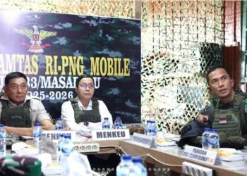 Letnan Jenderal TNI Bambang Trisnohadi memaparkan situasi Kabupaten Nduga kepada Menhan Sjafrie Sjamsoeddin dan Mennkeu Sri Mulyani/Kemenhan