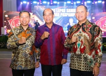 Danpaspampres Mayjen TNI Edwin Adrian Sumantha paling kiri