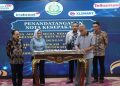 Jaksa Agung Muda Intelijen (Jamintel), Reda Manthovani, bersama perwakilan dari PT Telekomunikasi Indonesia Tbk., PT Telekomunikasi Selular, PT Indosat Tbk., dan PT XL Smart Telecom Sejahtera Tbk tandatangani MOU Selasa (24/6/2025)