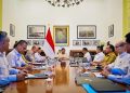 Presiden Prabowo Subianto memimpin rapat terbatas bersama sejumlah Menteri Kabinet Merah Putih di Istana Merdeka, Jakarta, pada Selasa, 10 Juni 2025 membahas kesiapan pembentukan tanggul laut atau Giant Sea Wall di sepanjang pantai utara Pulau Jawa
