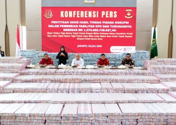 Konferensi Pers JAM PIDSUS Penyitaan Rp1,37 Triliun Uang Korporasi Terdakwa Ekspor CPO di Gedung Kejaksaan Agung, Jakarta