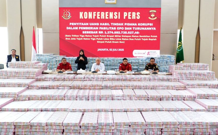 Konferensi Pers JAM PIDSUS Penyitaan Rp1,37 Triliun Uang Korporasi Terdakwa Ekspor CPO di Gedung Kejaksaan Agung, Jakarta