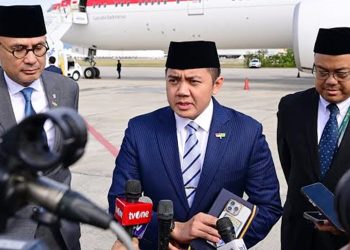 Sekretaris Kabinet Teddy Indra Wijaya memberikan keterangannya di Rio de Janeiro, pada Senin, 7 Juli 2025