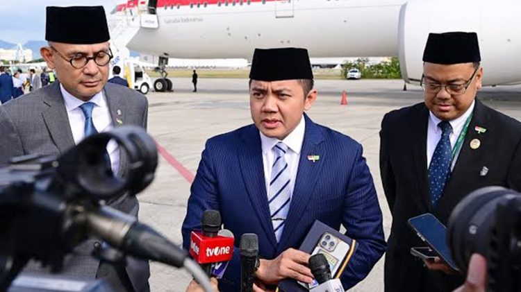 Sekretaris Kabinet Teddy Indra Wijaya memberikan keterangannya di Rio de Janeiro, pada Senin, 7 Juli 2025