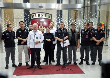 konferensi pers di Gedung Jampidsus, Jakarta, Selasa (15/7/2025)