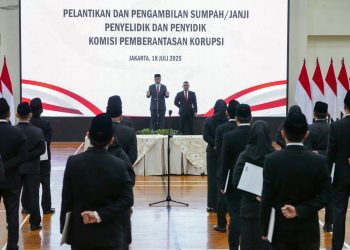Pelantikan dan sumpah/janji 40 insan KPK yang terdiri dari 9 penyelidik dan 31 penyidik di Gedung Merah Putih KPK, Jakarta, pada Jumat (18/7/2025).