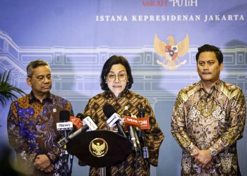 Menteri Keuangan (Menkeu) Sri Mulyani usai rapat menyampaikan keterangan pers kepada awak media di Istana Merdeka, Jakarta, pada Selasa, 22 Juli 2025