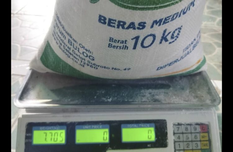 Bantuan Beras Bulog Kurang Timbangan/IST