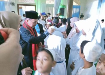 Haidar Alwi di tengah jamaah Munajat 1000 Doa/Istimewa