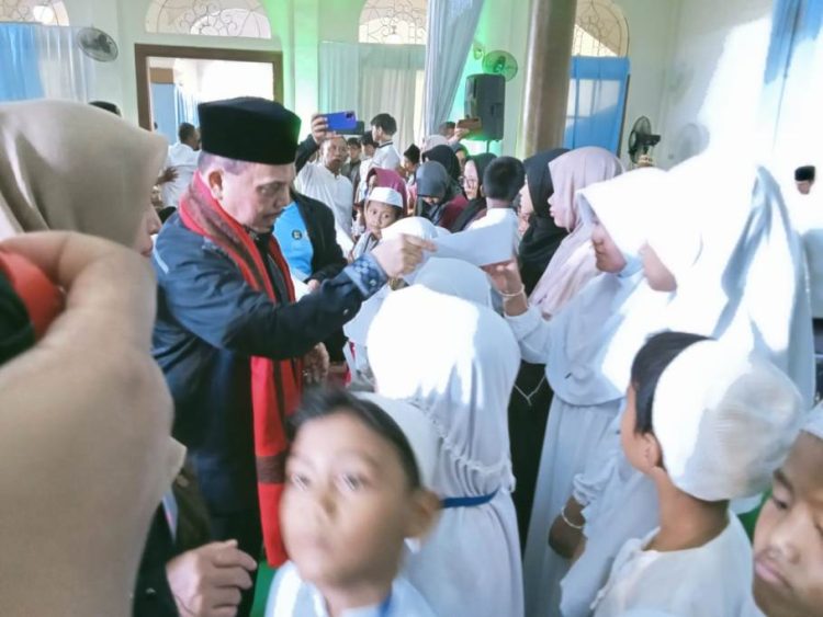 Haidar Alwi di tengah jamaah Munajat 1000 Doa/Istimewa